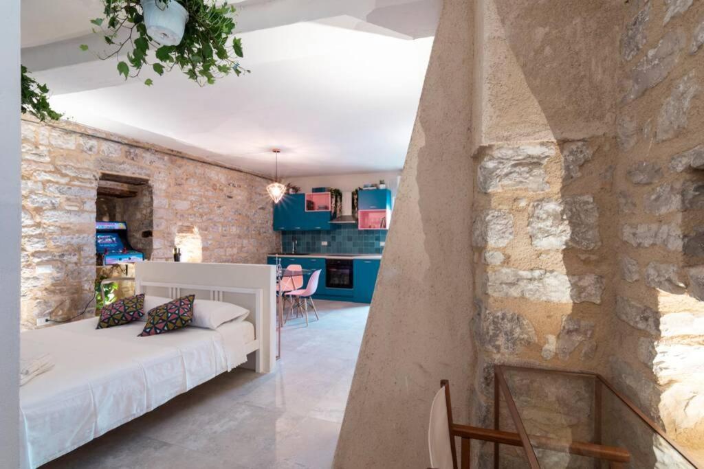 Cornelia Cavern Cosy Studio Apartment In Spello Bagian luar foto
